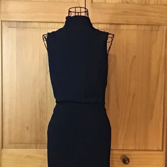 Black Turtleneck Sleeveless Blouse - Picture 3 of 4